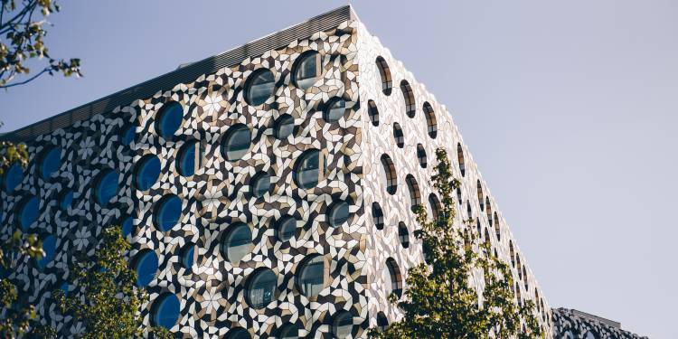 The outside of Ravensbourne building