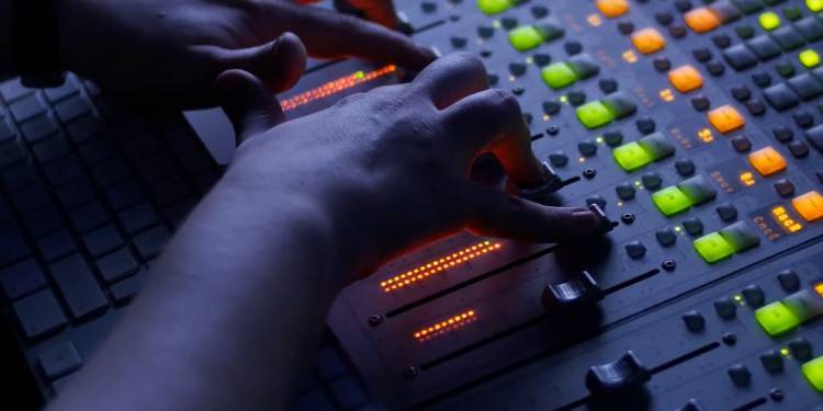 closeup-image-of-student-mixing