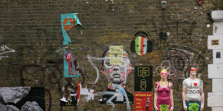 Graffiti in London Brick Lane area by Fernando Comet