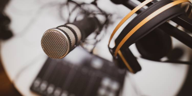 image of microphone and headphones