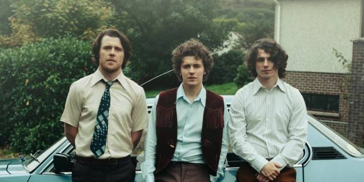 Actors portraying the Reavey brothers