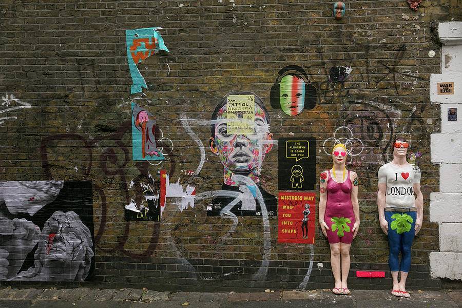 Graffiti in London Brick Lane area by Fernando Comet