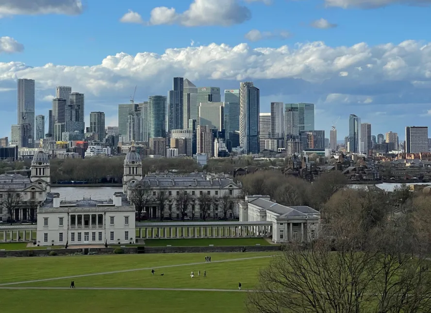 Greenwich park with london skyscrapers