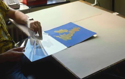 Adding an overlay to a news map 1 (1985)