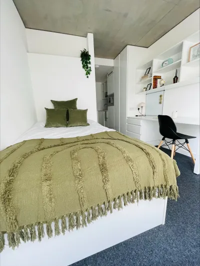 iQ bedroom 2